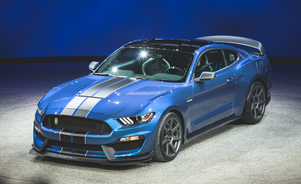 بيع اول فورد موستنج شيلبي GT350R بمليون دولار اميركي